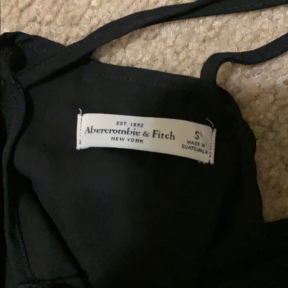 Black criss cross back silk flowy tank top - Picture 3 of 3